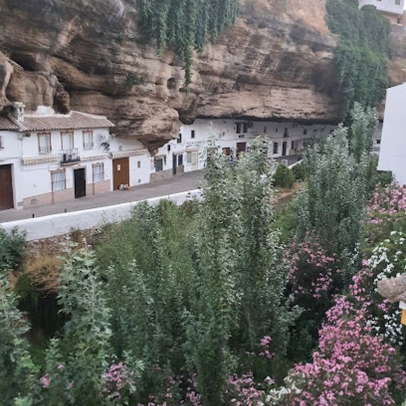 VIVIENDA RURAL «CASA BAJO LA ROCA»