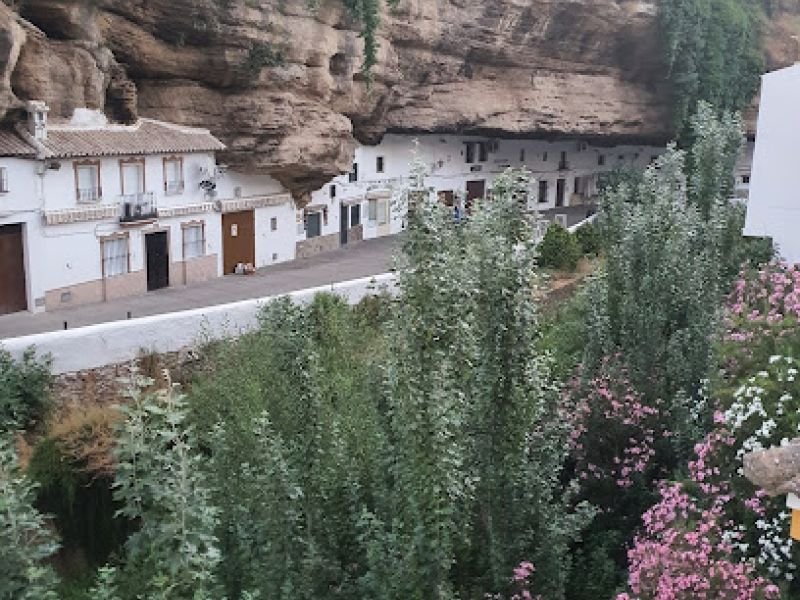 VIVIENDA RURAL «CASA BAJO LA ROCA»