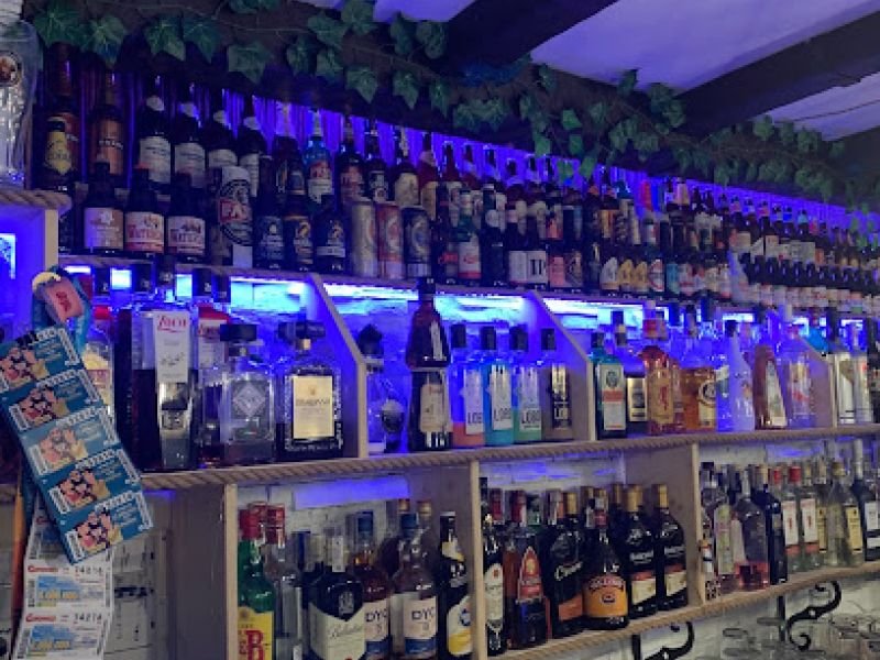Oasis Lunch & Bar