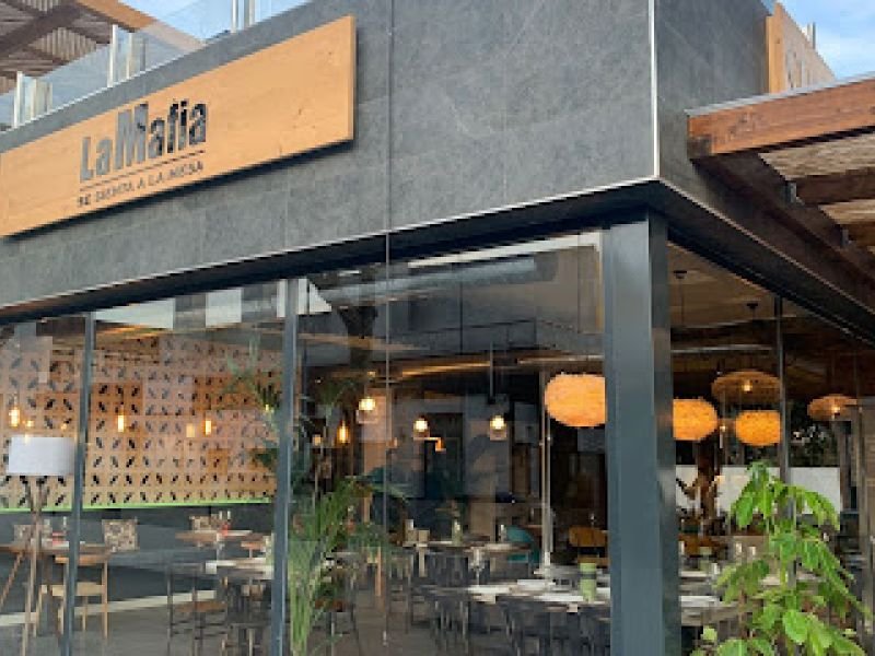 La Mafia se sienta a la mesa